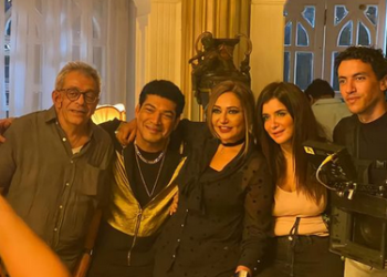 باسم سمرة ينشر صور من كواليس مسلسل منورة بأهالها