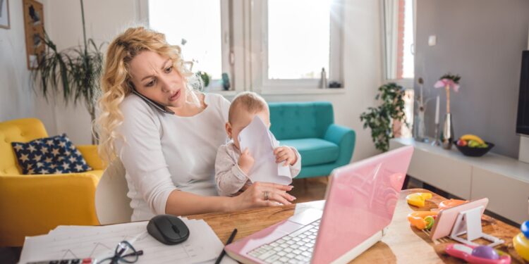 كيفية الموازنة بين الأعمال المنزلية أثناء العمل من المنزل