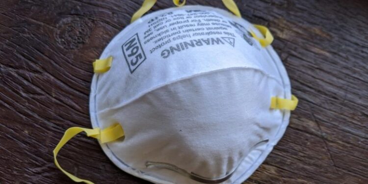 يمكن تطهير أقنعة N95 لـ COVID-19 بأمان حتى 25 مرة