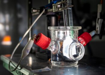 التمثيل الضوئي الاصطناعي: جهاز جديد يعزز الجدوى التجارية للوقود الشمسي