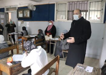 طلاب الشهادة الإعدادية بالقاهرة: امتحان الهندسة سهل والإجابات مباشرة