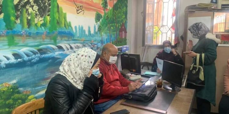 تعليم الجيزة تستقبل طلبات الراغبين في العمل بالحصة وسط إجراءات احترازية