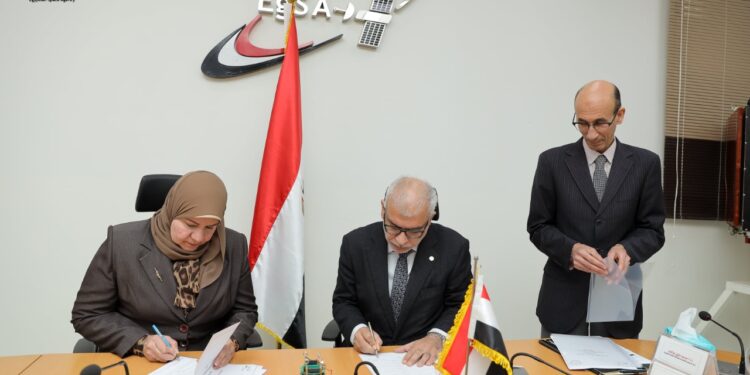 التعليم تعلن تدريب معلمى وطلاب مدارس المتفوقين على أنظمة القمر الصناعي