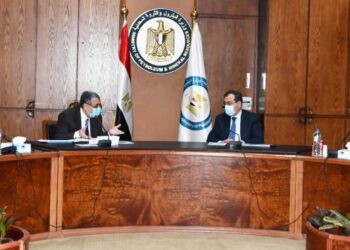 تعرف على تفاصيل اجتماع وزارتي البترول والكهرباء لبحث توفير الغاز الطبيعى والوقود