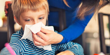 للأمهات..7 نصائح هامة لحماية طفلك من نزلات البرد في الشتاء