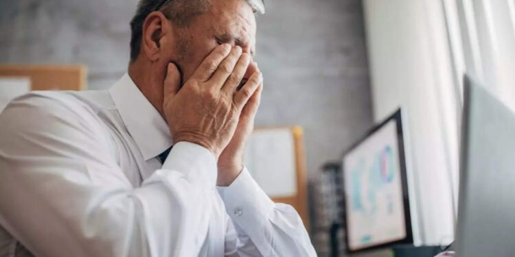 نصائح لمكافحة جفاف العين إذا كنت تحدق في الشاشات طوال اليوم