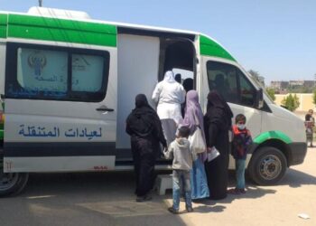 الكشف الطبي على 701 حالة في قافلة طبية بقرية كوم المؤمنين بقنا