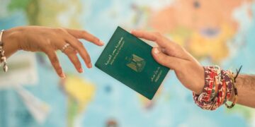 تصل لـ 5 سنوات.. تعرف على عقوبة تزوير تأشيرة السفر وفق القانون