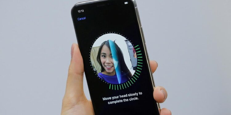 شركة Apple: إصلاح مشكلات Face ID دون استبدال جهاز iPhone بالكامل قريبًا