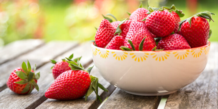 10 فوائد مذهلة لتناول الفراولة ربما لم تكن تعلمها