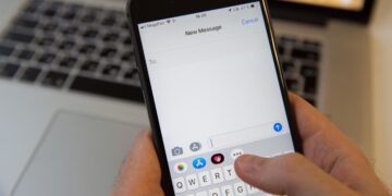 كيفية جدولة رسالة نصية على iPhone