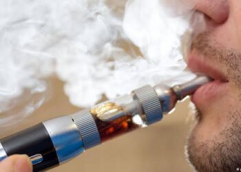دراسة: السجائر الإلكترونية تساهم في الإصابة بأمراض اللثة