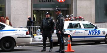 بسبب اشتباك بين السجناء.. أمريكا تغلق كافة السجون مؤقتا