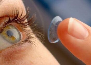 تعرف علي مخاطر ارتداء العدسات اللاصقة