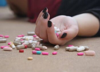 تركت جواب اعتذار .. سيدة تنهي حياتها بـ 5 شرائط أدوية في الهرم