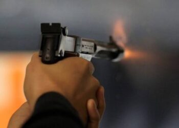 شاب يقتل صديقه عن طريق الخطأ خلال عبثه بسلاح ناري في شبرا