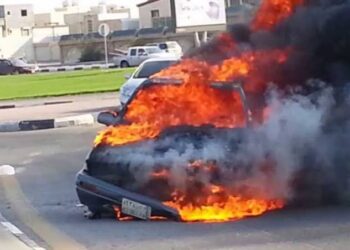 حريق يلتهم سيارة تاكسى بشارع البحر الأعظم في الجيزة