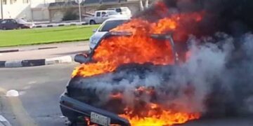 حريق يلتهم سيارة تاكسى بشارع البحر الأعظم في الجيزة