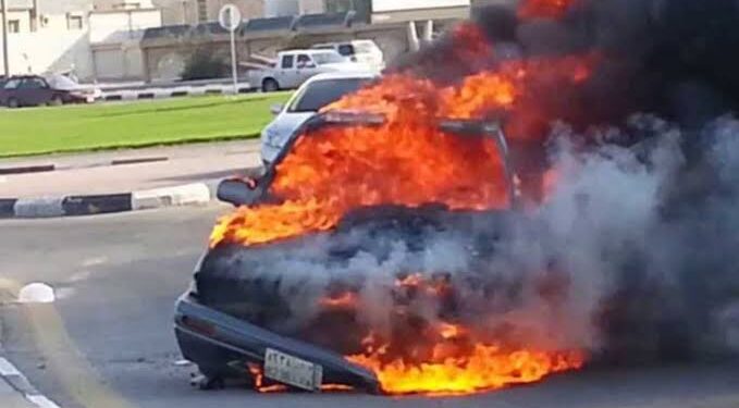 حريق يلتهم سيارة تاكسى بشارع البحر الأعظم في الجيزة