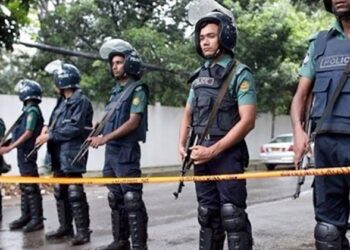 إصابة 25 شخصا على الأقل إثر اشتباك بين الشرطة وعمال فى بنجلاديش