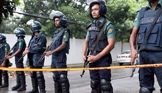إصابة 25 شخصا على الأقل إثر اشتباك بين الشرطة وعمال فى بنجلاديش