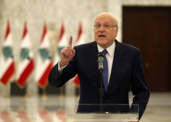 اعتصام أمام منزل رئيس الوزراء اللبناني في بيروت بسبب الاوضاع الاقتصادية