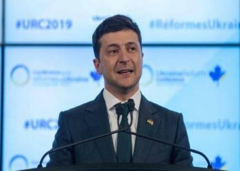 الرئيس الأوكراني يدعو إلى لقاء مع بوتين لحل الازمة وسط مخاوف جراء حرب محتملة