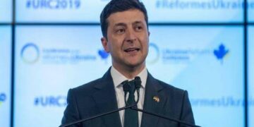 الرئيس الأوكراني يدعو إلى لقاء مع بوتين لحل الازمة وسط مخاوف جراء حرب محتملة