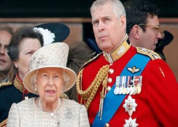 تقارير تؤكد زيارات سرية ليلية من الأمير أندرو لوالدته الملكة إليزابيث