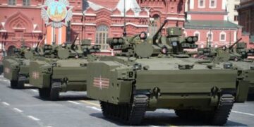 أوكرانيا تعلن وصول عدد كبير من المدرعات الروسية لمشارف العاصمة كييف