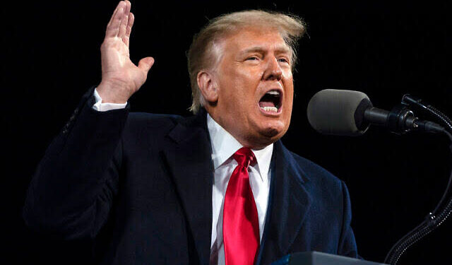 ترامب معلقا على العملية الروسية في أوكرانيا: بوتين ذكي وقادتنا أغبياء