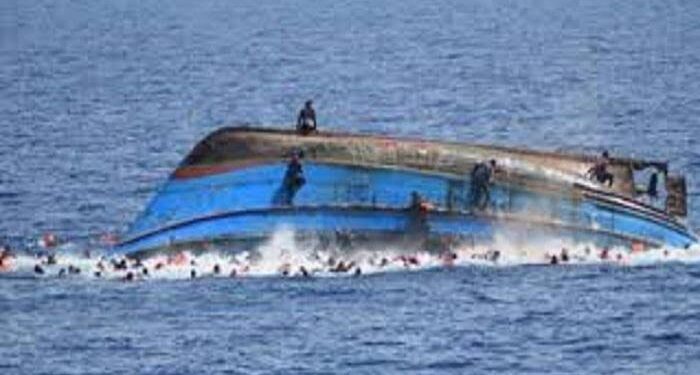 إنقاذ 18 شخص من الغرق بعدما فقدوا في البحر بماليزيا