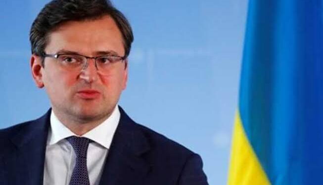 وزير خارجية أوكرانيا مخاطبا الأجانب الراغبين في التطوع: سنهزم بوتين كما هزمنا هتلر