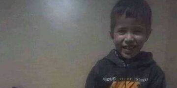 الطفل ريان مازال على قيد الحياة.. و180 سم تفصل فرق الانقاذ عن الوصول إليه