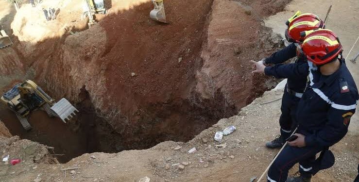 رجال الإنقاذ يصلون لمكان تموضع الطفل ريان داخل البئر