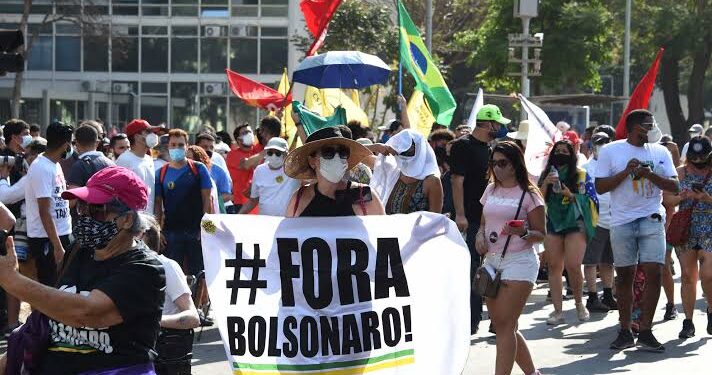 ألاف المتظاهرين يحتشدون بالبرازيل احتجاجا على العنصرية ضد لاجيء كونغولي