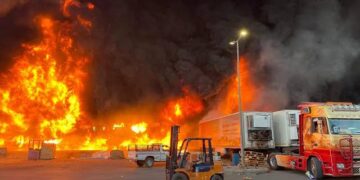 حريق بمحطة وقود في الاحساء بالسعودية.. وفرق الدفاع المدني تسيطر عليه