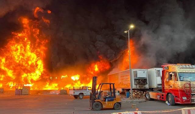 حريق بمحطة وقود في الاحساء بالسعودية.. وفرق الدفاع المدني تسيطر عليه