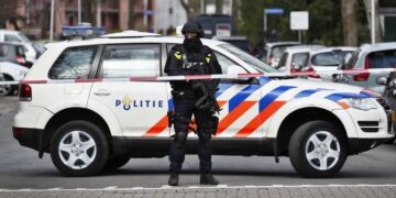 شرطة هولندا تلقي القبض على 3 أشخاص تخصصوا في سرقة الحمام