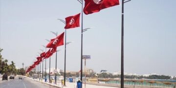 رفع حظر التجوال في تونس بدء من الجمعة