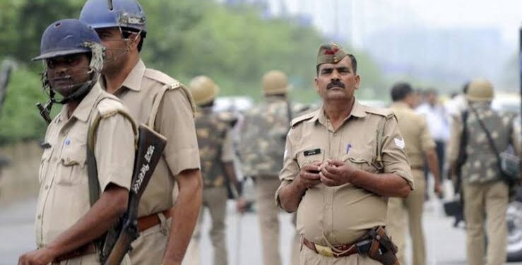 مقتل شرطى هندى وإصابة 4 اخرين إثر القاء قنبلة يدوية عليهم في اقليم كشمير