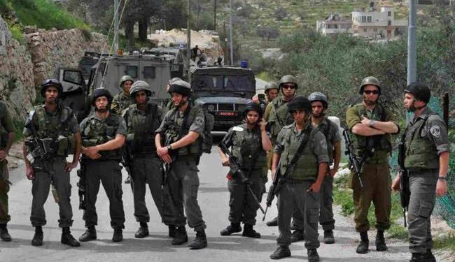 قوات الاحتلال تعتقل فلسطينيا بتهمة محاولة دهس مستوطنين