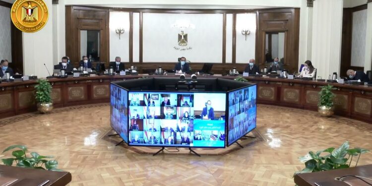 عاجل.. مجلس الوزراء يكشف موعد تطبيق زيادة الأجور والمنح والعلاوات للموظفين