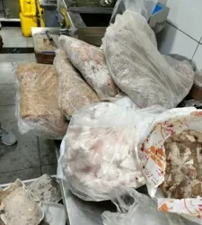 ضبط 200 كيلو لحوم ودواجن فاسدة داخل مطعم شهير بالمقطم