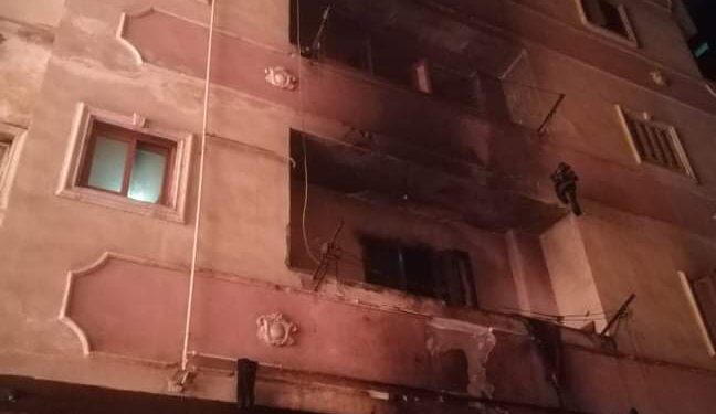 السيطرة علي حريق هائل مسن داخل عقار من 4 طوابق بعابدين .. صور