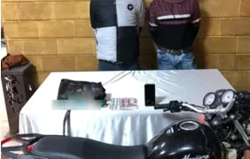 ضبط لصين بتهمة سحل سيدة أثناء سرقة حقيبتها بمنطقة 15 مايو