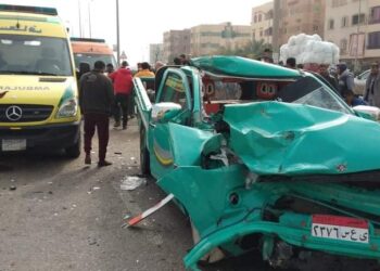 تفاصيل إصابة 10 عمال إثر إنقلاب سيارة ربع نقل في العبور .. صور