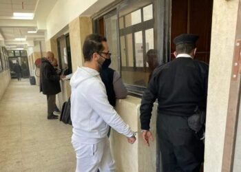 بالصور .. لحظة وصول الفنان شادي خلف لجلسة محاكمته بتهمة التحرش بـ7 فتيات