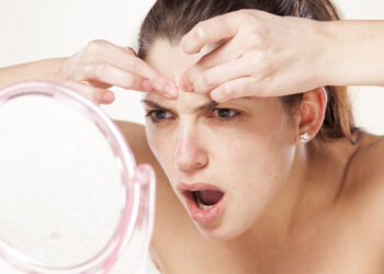 حبوب الجبهة.. أسباب وطرق الوقاية منها