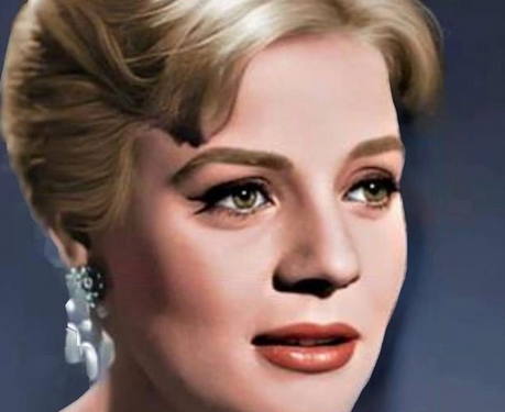 أستاذتي وحبيبتي.. الهام شاهين تحى ذكرى رحيل نادية لطفي